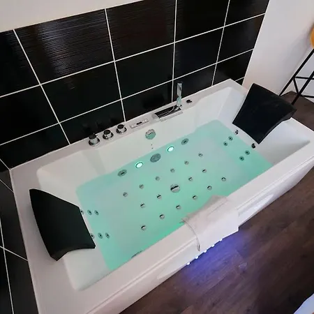 Apartment Ng Suitehome - Lille I Jouffroy - Balneo - Netflix - Wifi - Kitchenette - Jardin Roubaix